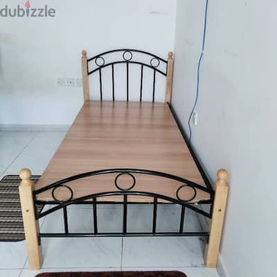 Single Metal bed with heavy plywoods