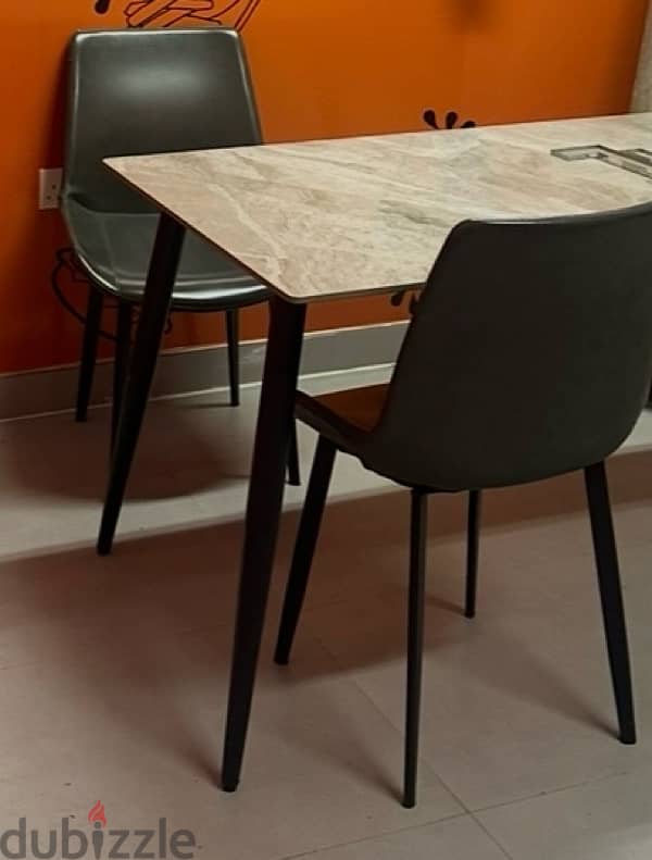 طاولة طعام بدون كراسي / Dining table without chairs 3