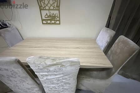 Dining table \ طاولة طعام