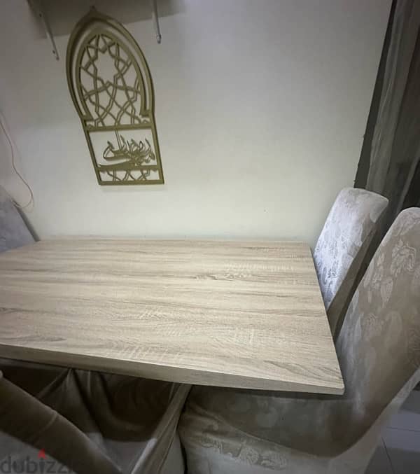 Dining table \ طاولة طعام 4