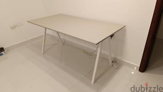 ikea desk new and clean