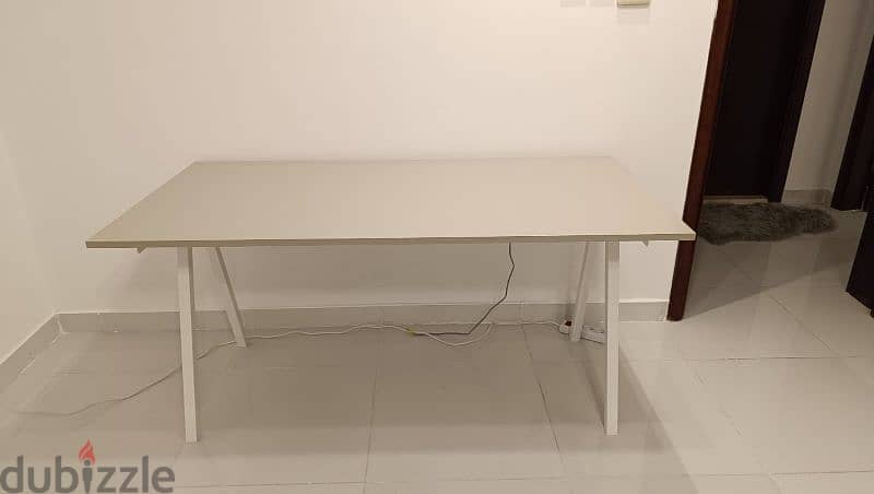 ikea desk new and clean 2