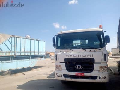 Hyundai ten ton truck with Hiab