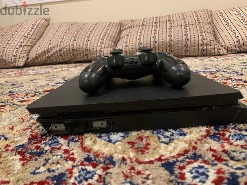 PlayStation 4 in great condition comes with 2 controllers and cable 8