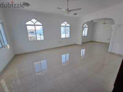 Amazing villa in Qurm 29 in a good l;ocation