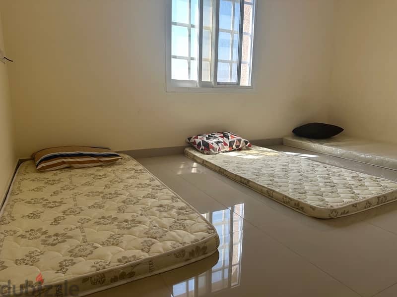 Bed spaces or Single room available for male bachelor in sharing aprt. 5