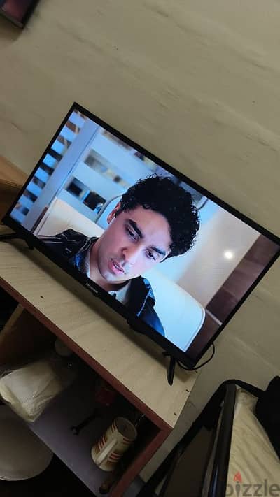 Hisense 32 inch smart tv. excellent condition.