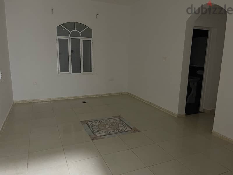 بيت لايجار A house for rent in Al Amerat , the area is Al Jufaina 11/1 3