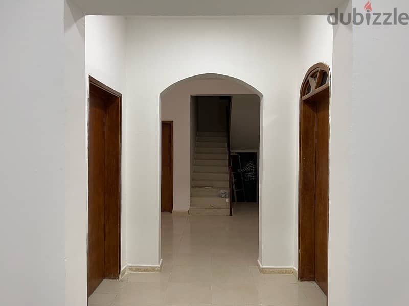 بيت لايجار A house for rent in Al Amerat , the area is Al Jufaina 11/1 4