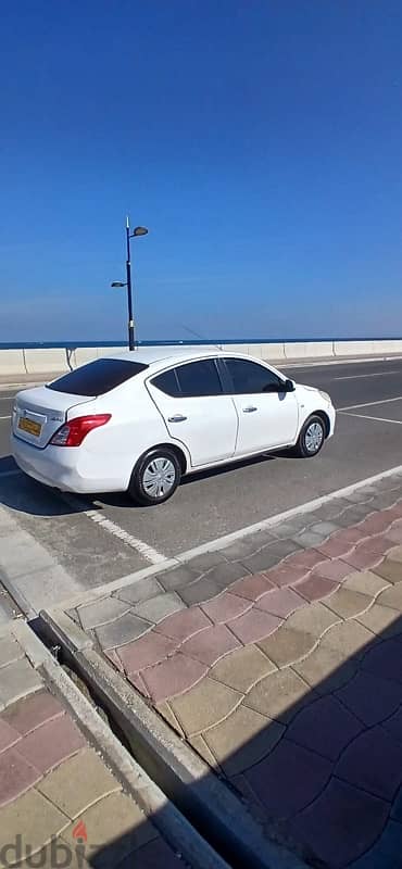 Nissan Sunny 2012