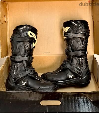 فرصه alpinestars tech 3 مقاس 40