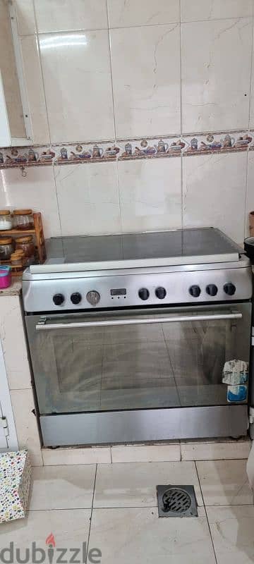 large full size 5 burners plus full-size oven great barely used 2