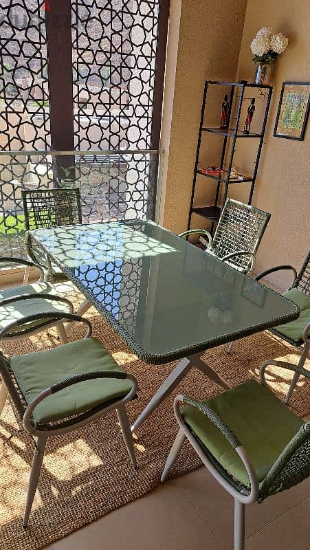 Table with 6 chairs 1