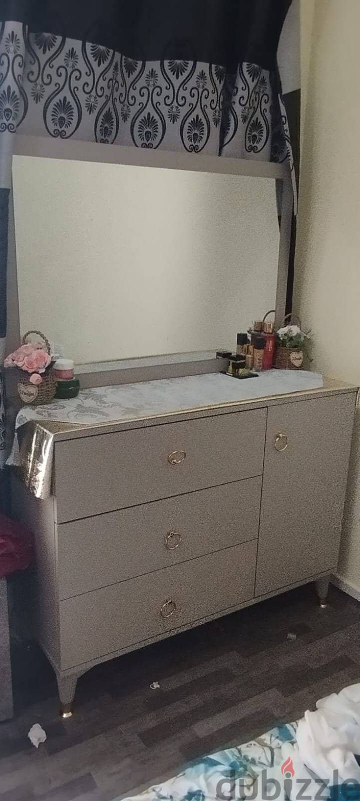 Double BED + Wardrobe+ Dressing Table 2