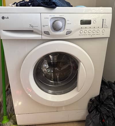 Expat leaving Oman used washing machine for sale