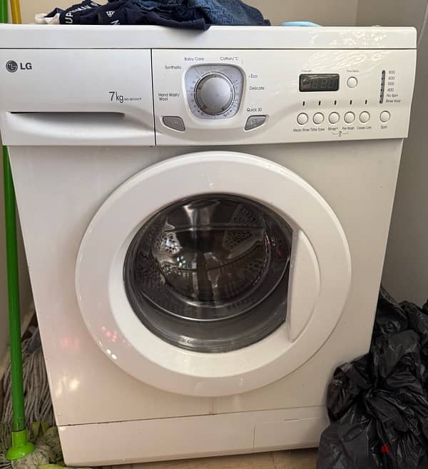 Expat leaving Oman used washing machine for sale 0