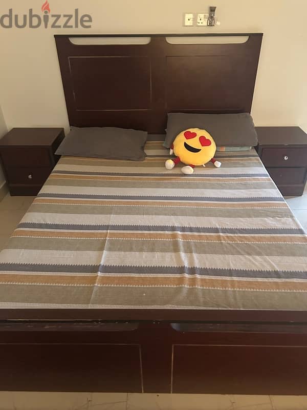 Queen size bed 1