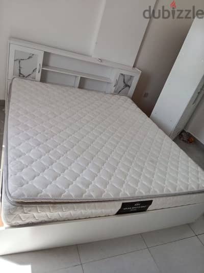 King size bed with meterrs pan Home center Barnd available already