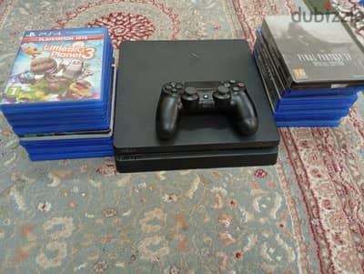 **للبيع: جهاز PS4 مستعمل في حالة ممتازة!**