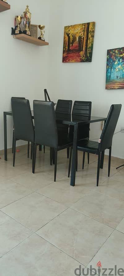 Dining table for sale