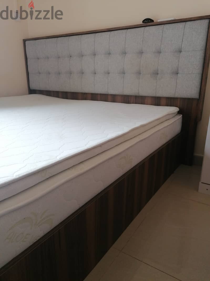 Mattress medicated king size 180x200 - Al Ghubra near Indian school 2