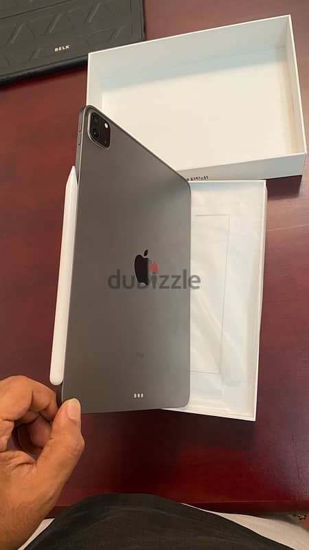 ipad pro 11 inch 3rd generation 128 GB 4