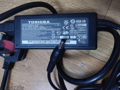 laptop charger adapter Lenovo Toshiba