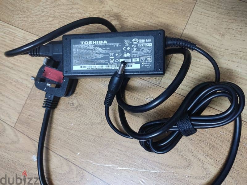 laptop charger adapter Lenovo Toshiba 1