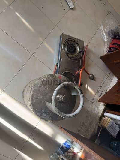 Gas stove and cylinder