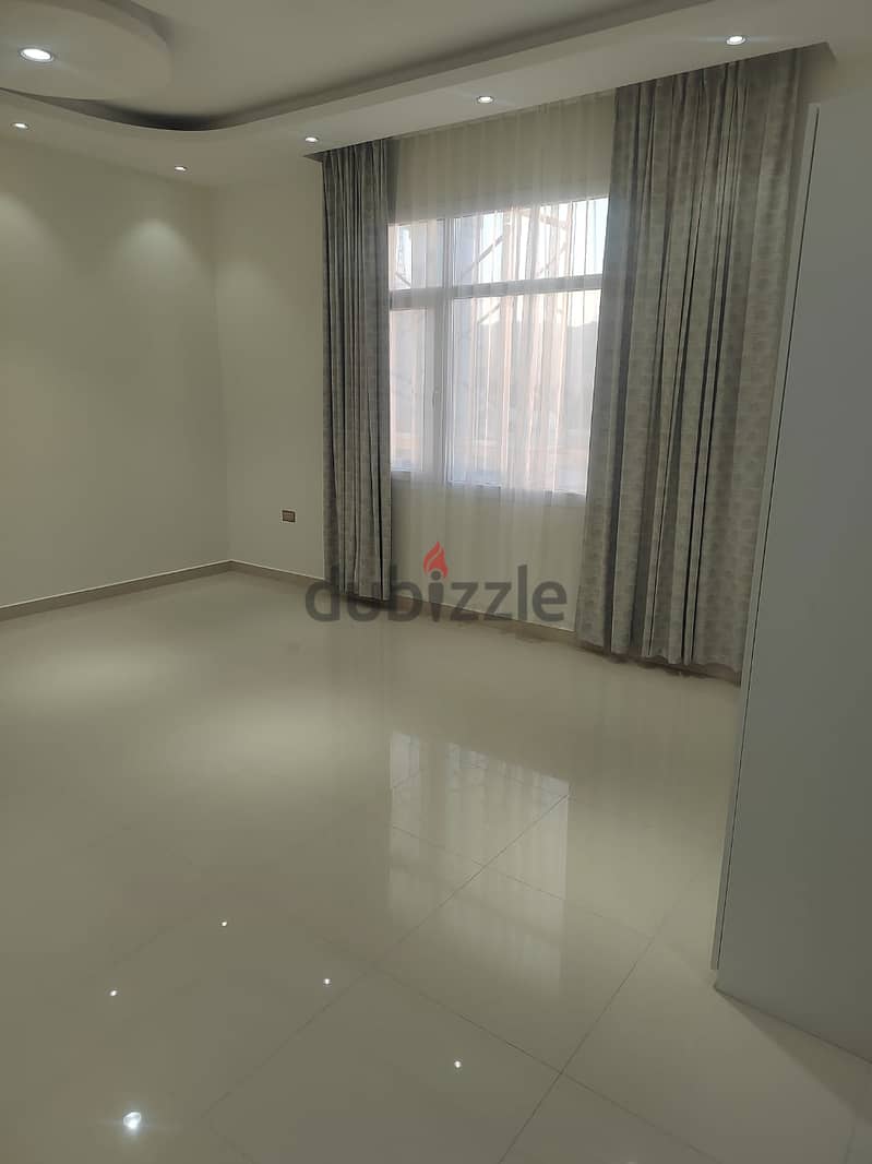 For Rent Villa 5BHK Semi Furnished - Al Qurum 3