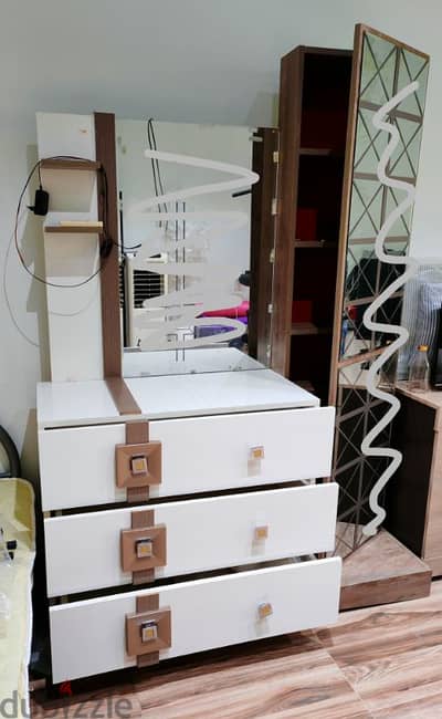 Dresser Cabinet w/ Mirrors