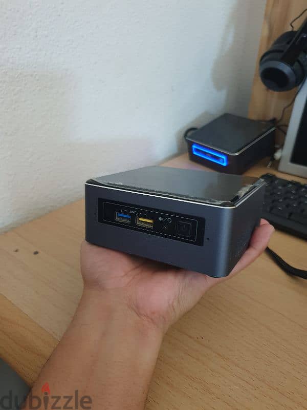 Intel Mini Desktop PC 0