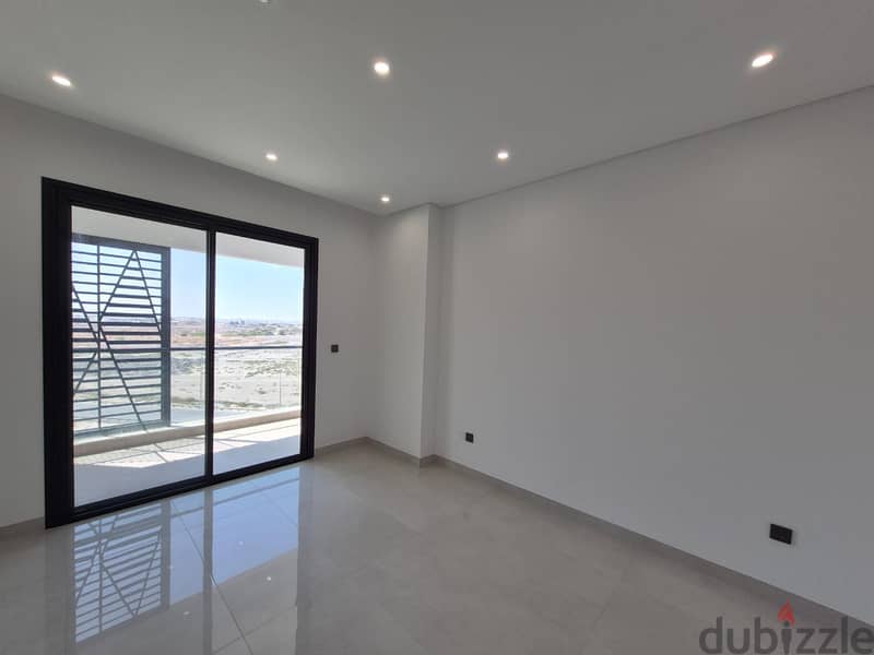 2 BR Nice Apartment in Al Mouj with Amenities 4