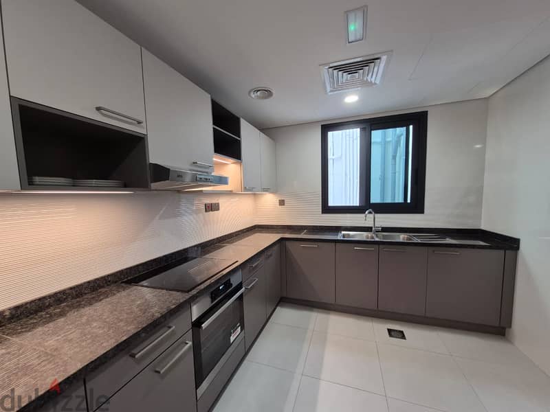 2 BR Nice Apartment in Al Mouj with Amenities 6