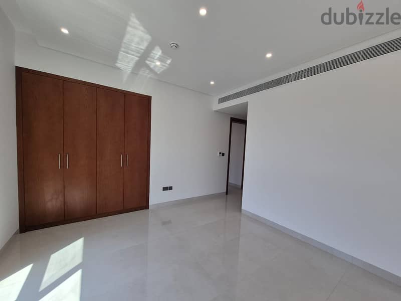 2 BR Nice Apartment in Al Mouj with Amenities 8