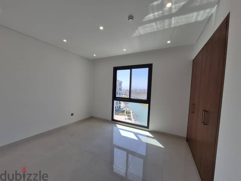 2 BR Nice Apartment in Al Mouj with Amenities 9