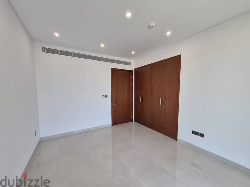 2 BR Nice Apartment in Al Mouj with Amenities 11