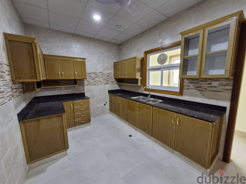 2 BR Apartment in Mumtaz Plaza, Ruwi 3