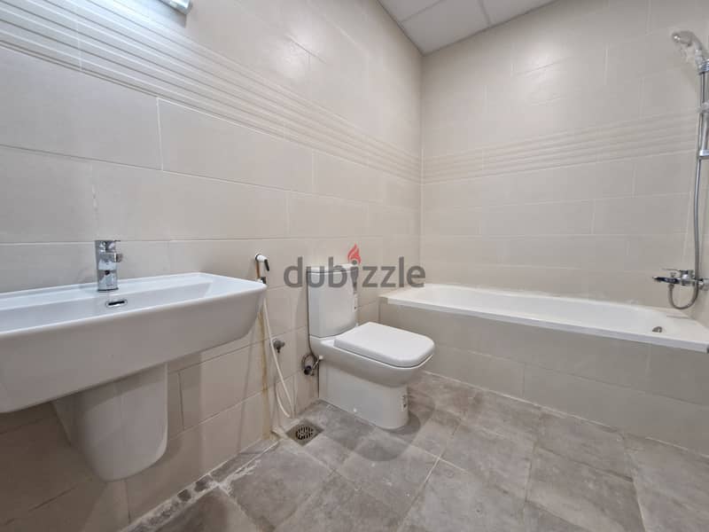 2 BR Apartment in Mumtaz Plaza, Ruwi 7