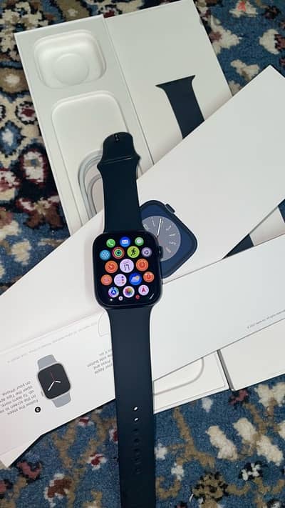 Apple Watch series 8 (45mm) شبه جديدة