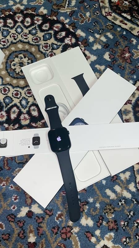 Apple Watch series 8 (45mm) شبه جديدة 7