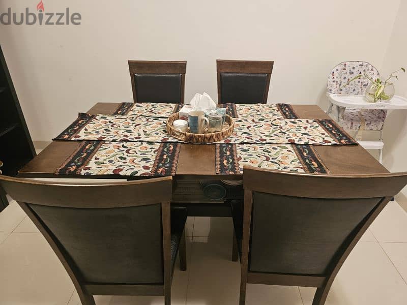 4 seater dinning table 0