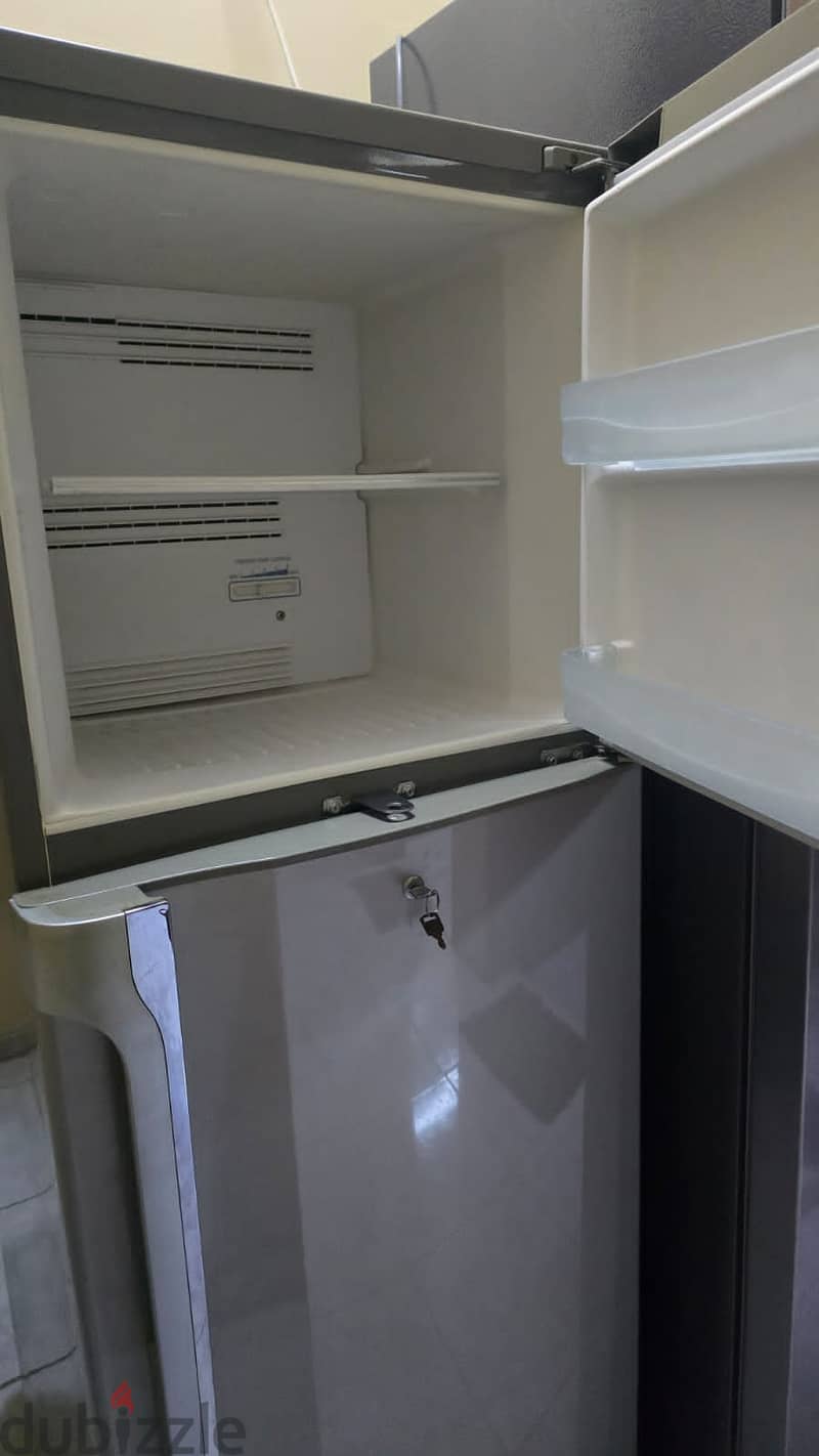 Toshiba Fridge 320L 3