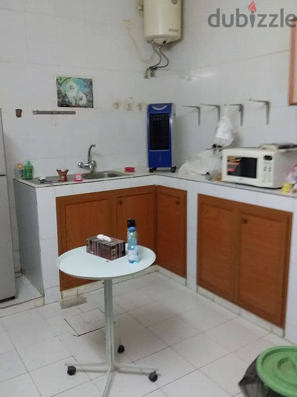 Room for rent in quram behind hala supermarket 2