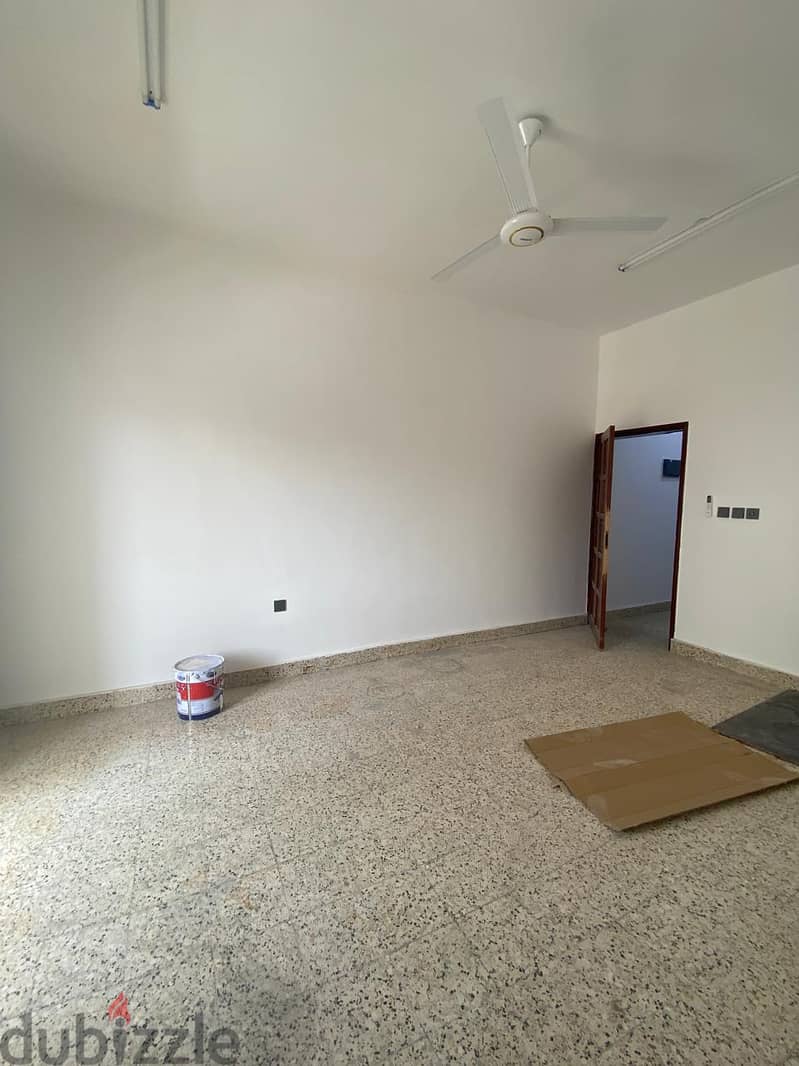 "SR-MO-752 Spacious Flat for Rent to let in souk alkhod 2