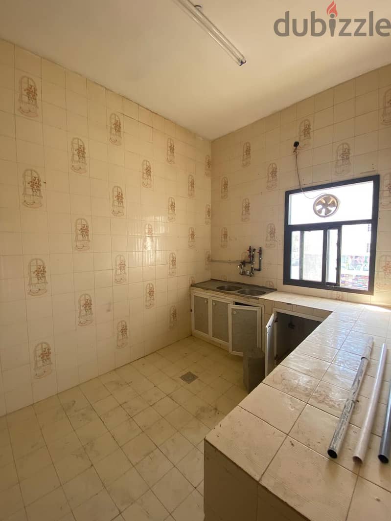 "SR-MO-752 Spacious Flat for Rent to let in souk alkhod 5