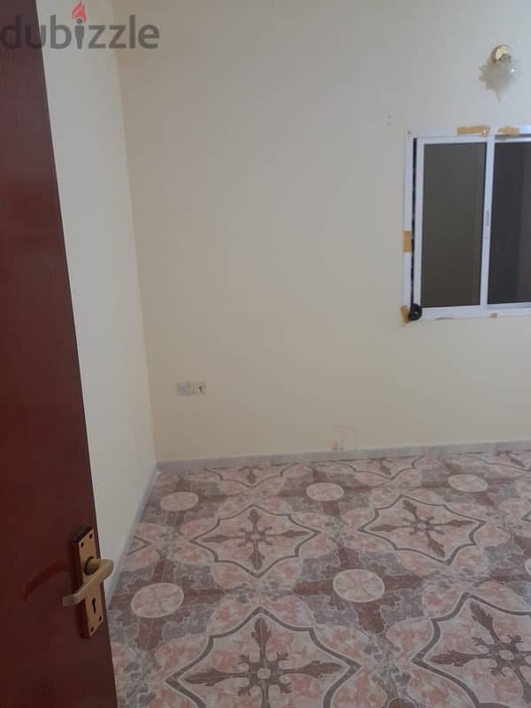 spacious 2 bhk flat in Alkhuwair 33 near taimor mosque with balconies 16