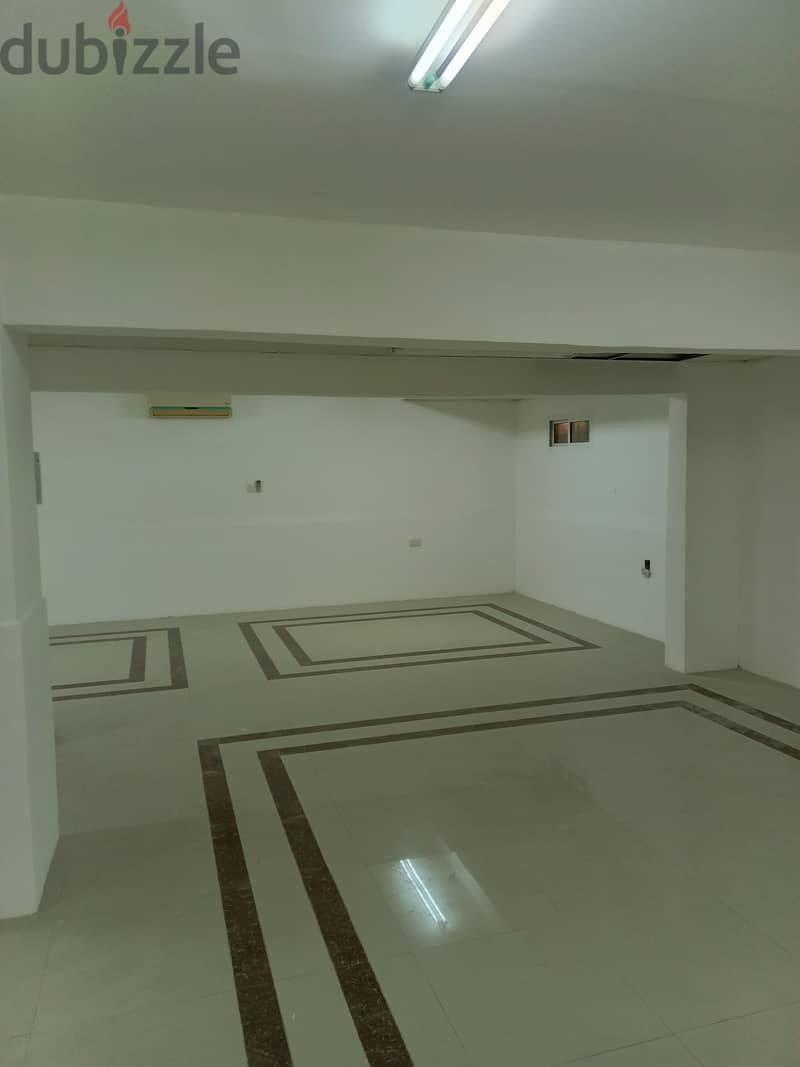 "SR-DW-761 Renovated Villa for Rent in Al Mawaleh North 4