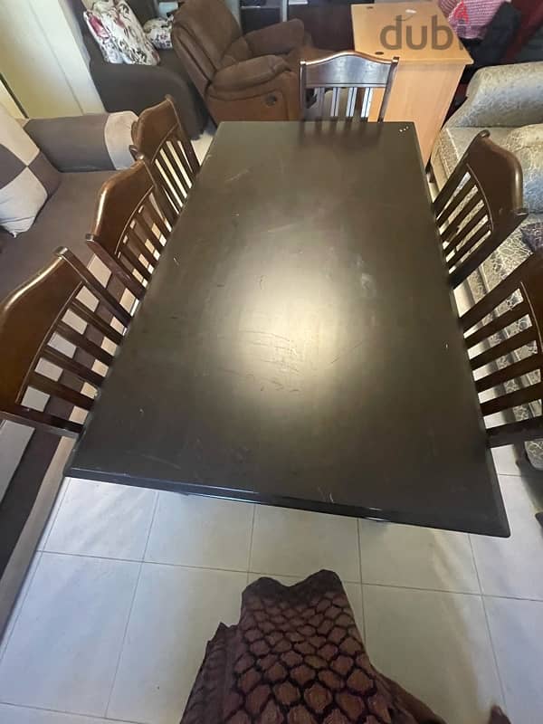 AN AMAZING QUALITY TABLE WITH 6 CHAIRS 2