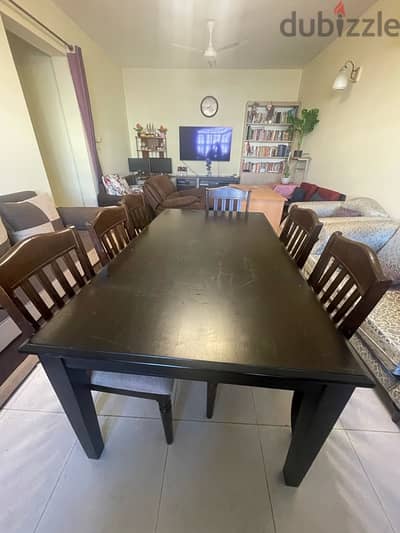 AN AMAZING QUALITY TABLE WITH 6 CHAIRS